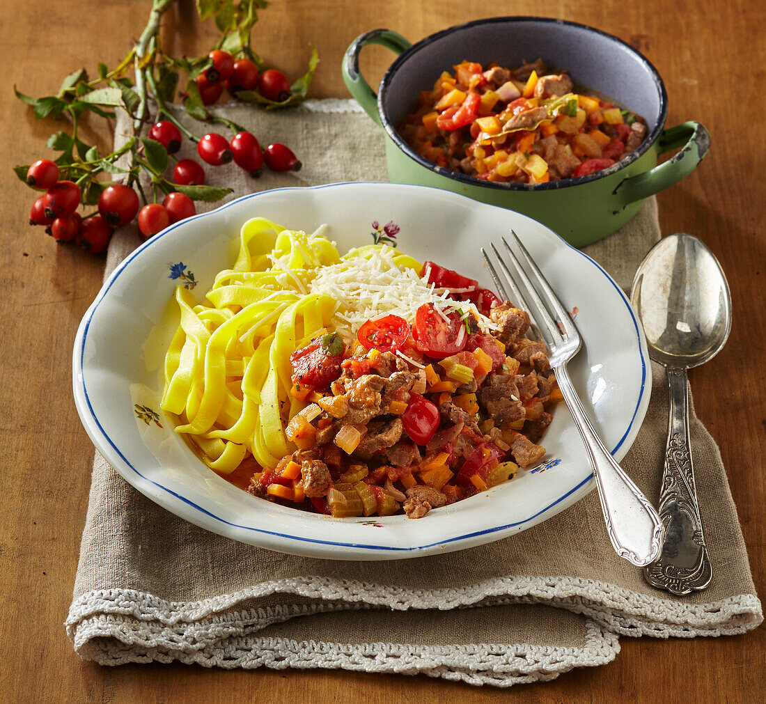 Wildschweinragout mit Tagliatelle