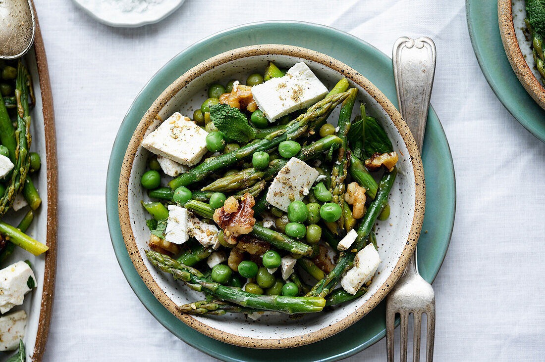 Asparagus and pea salad with ricotta and walnuts