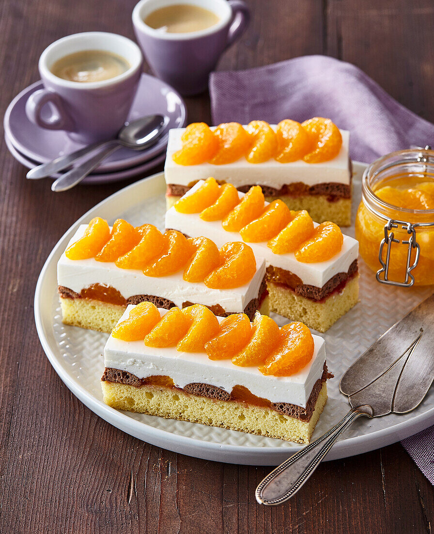 Mandarinenschnitten mit Joghurtcreme