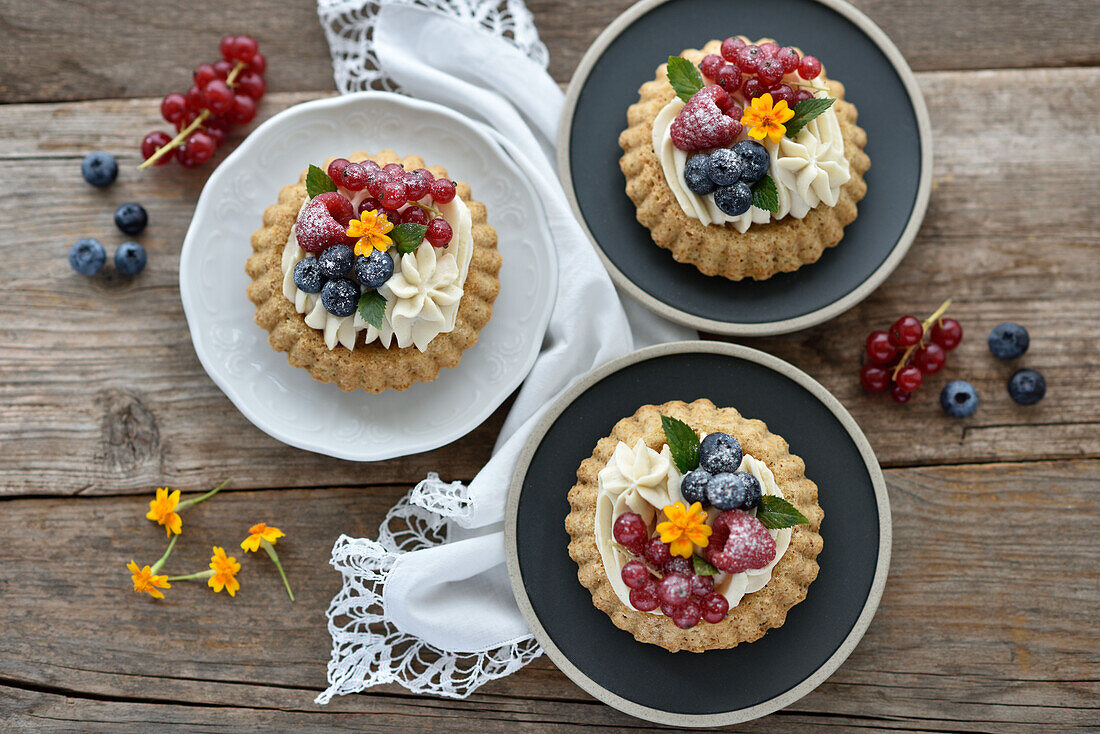 Vegan berry-and-almond tartlets with white chocolate-and-coconut cream