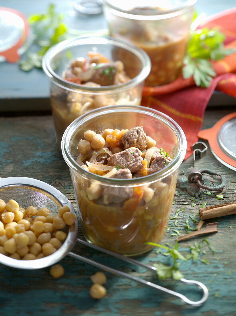Preserved beef goulash with chickpeas