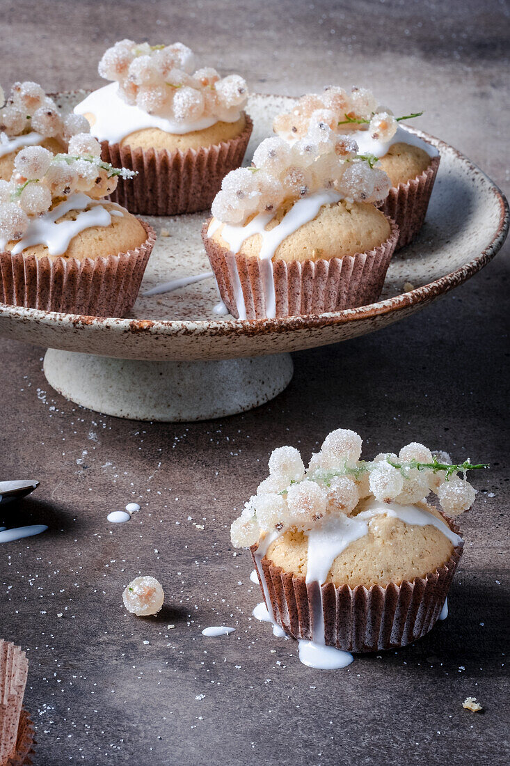 Gluten-free muffins with white currants and frosting