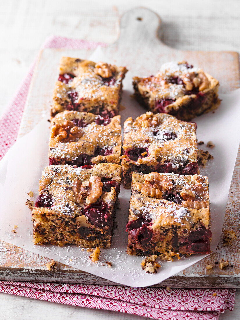 Walnuss-Kirsch-Kuchen vom Blech