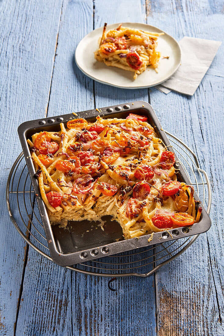 Tray bake macaroni with tomatoes, mascarpone and mozzarella