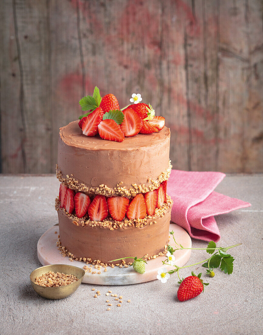 A fault-line cake with strawberries and brittle