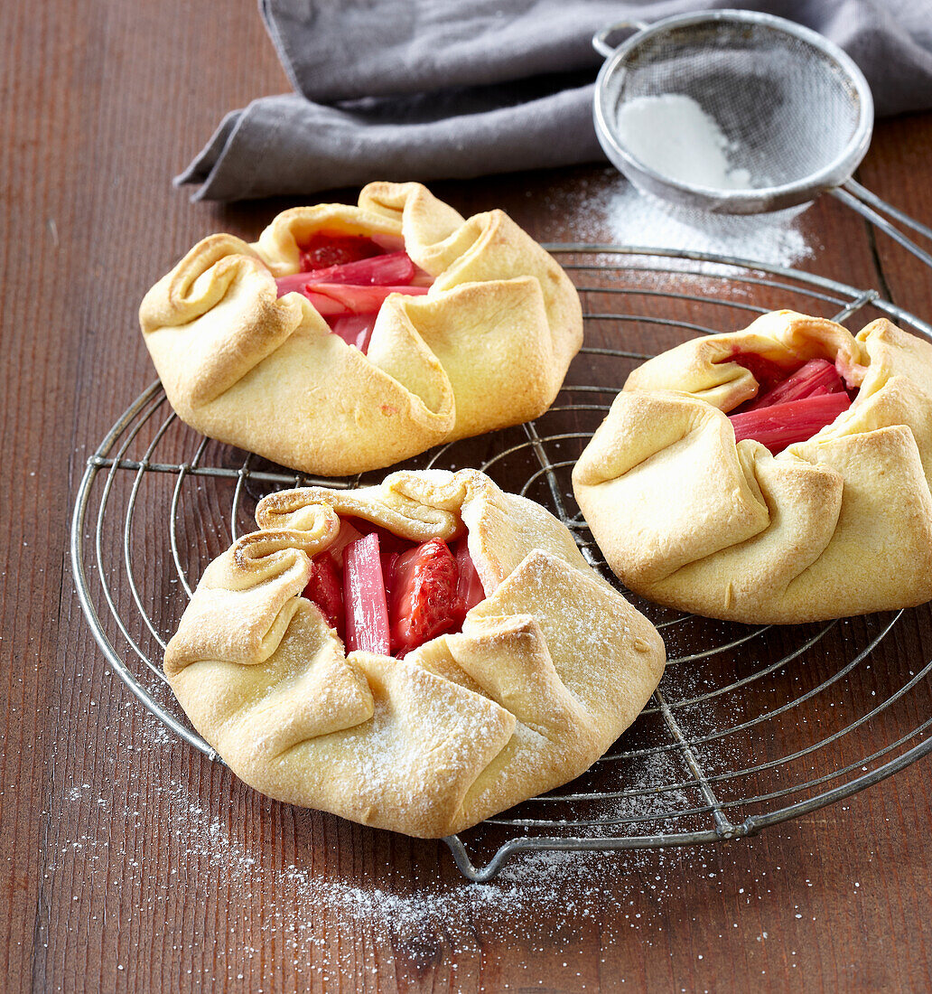 Pastry mit Rhababerfüllung