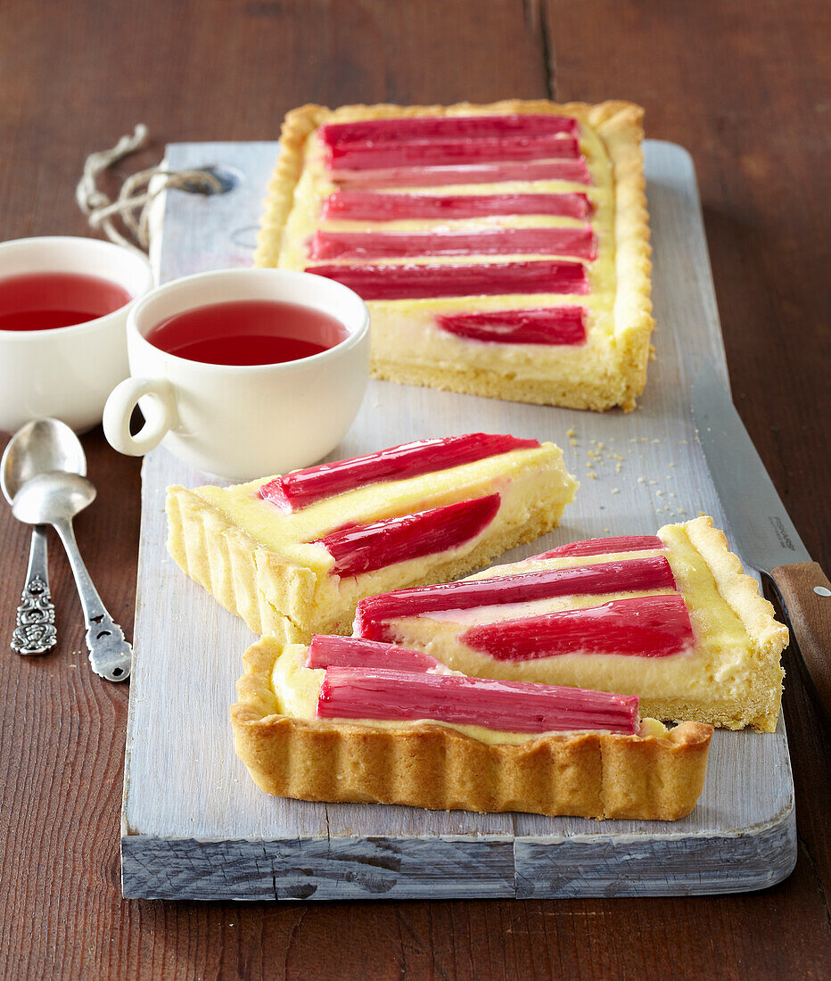 Rhubarb cake