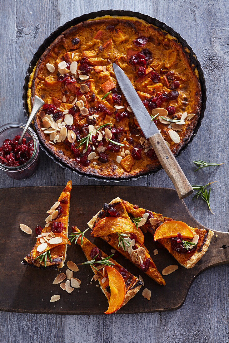 Kürbis-Quiche mit Mandeln und Cranberries