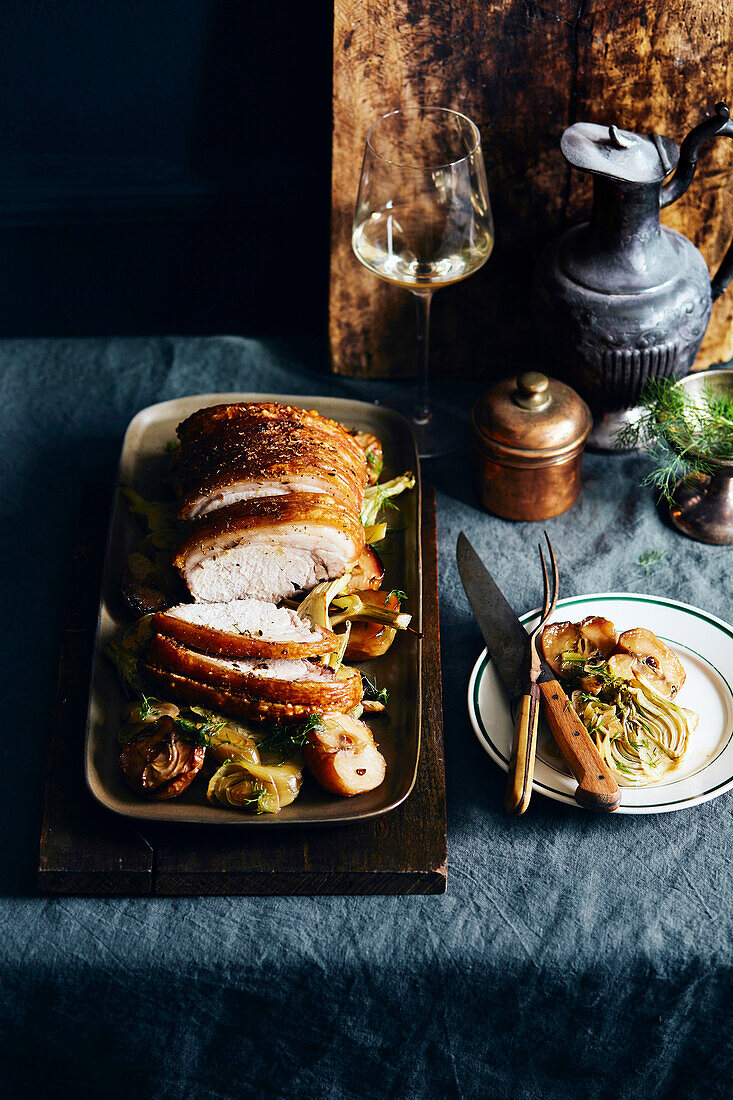 Französischer Schweinebraten mit Lauch, Apfel und Fenchel