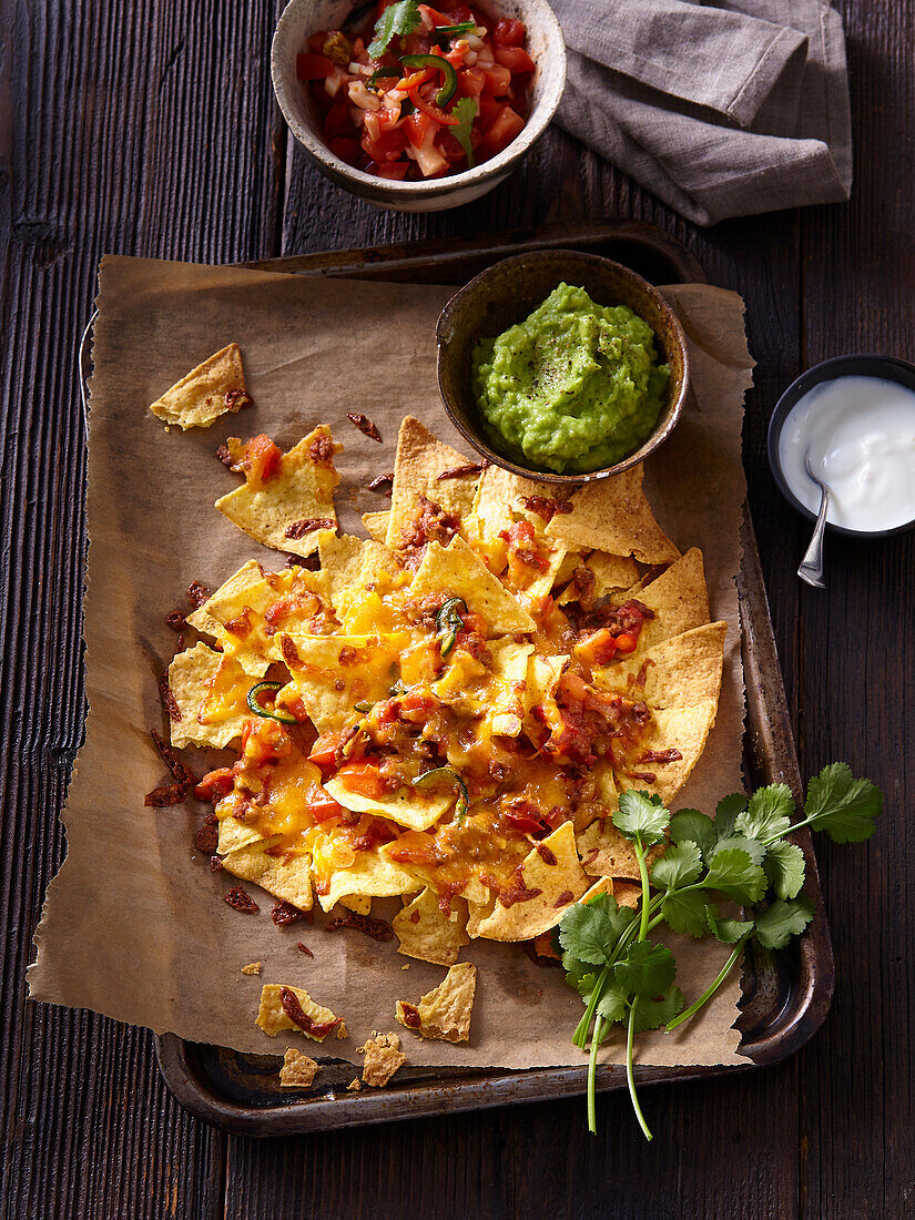 Überbackene Nachos mit Hackfleisch und Käse