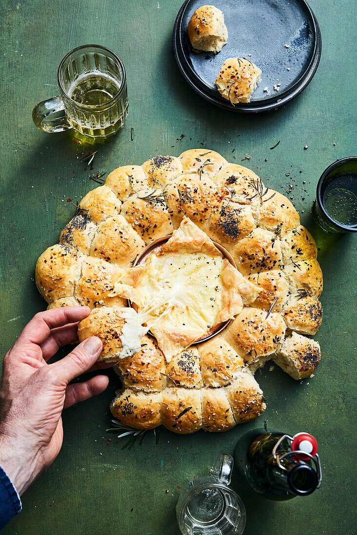 Bread roll wreath with cheese dip