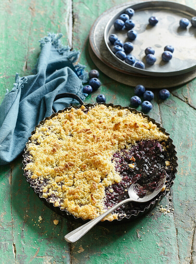Blueberries with marchpane crust