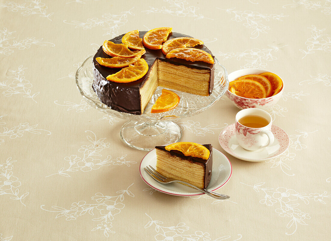 Baumkuchen mit eingelegten Orangenscheiben