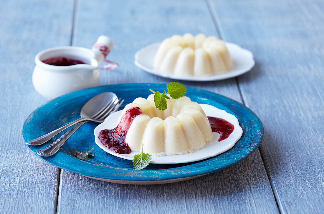 Overturned buttermilk flan with berry sauce