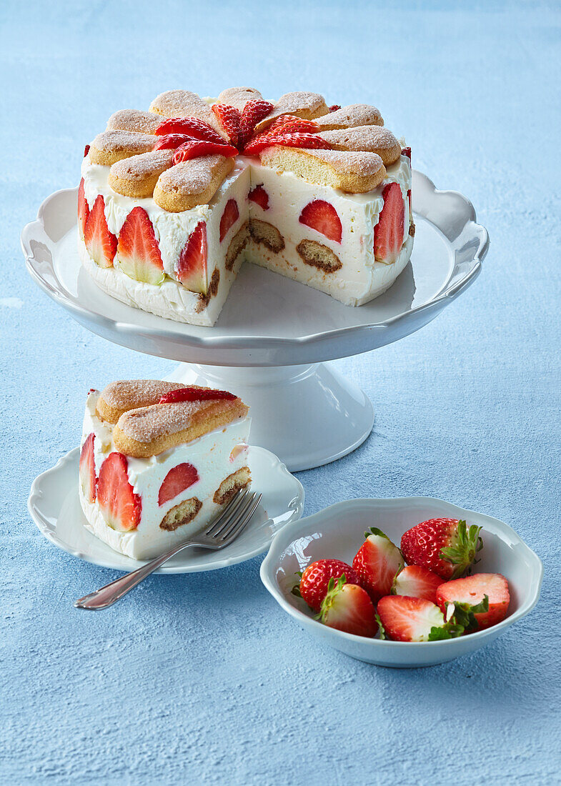 Tiramisu-Torte mit Erdbeeren