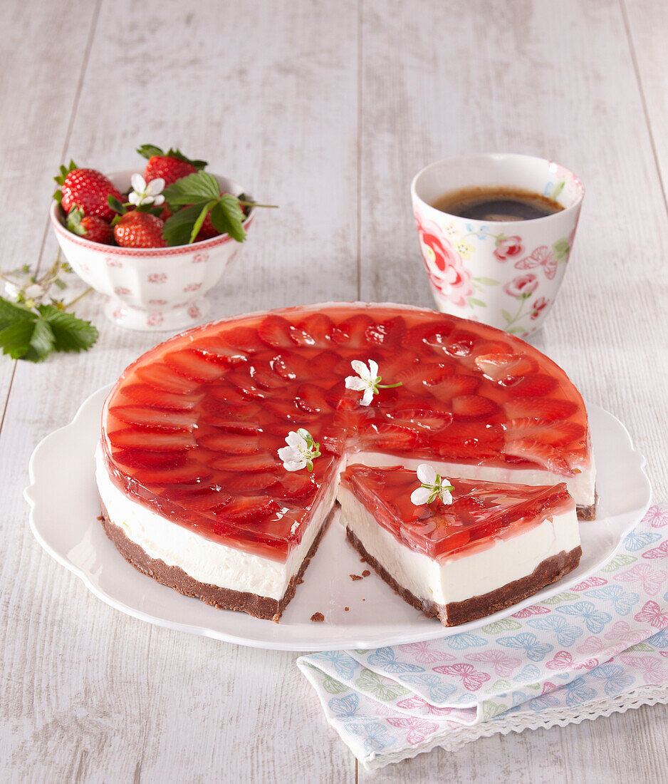 Cheesecake with strawberry jelly