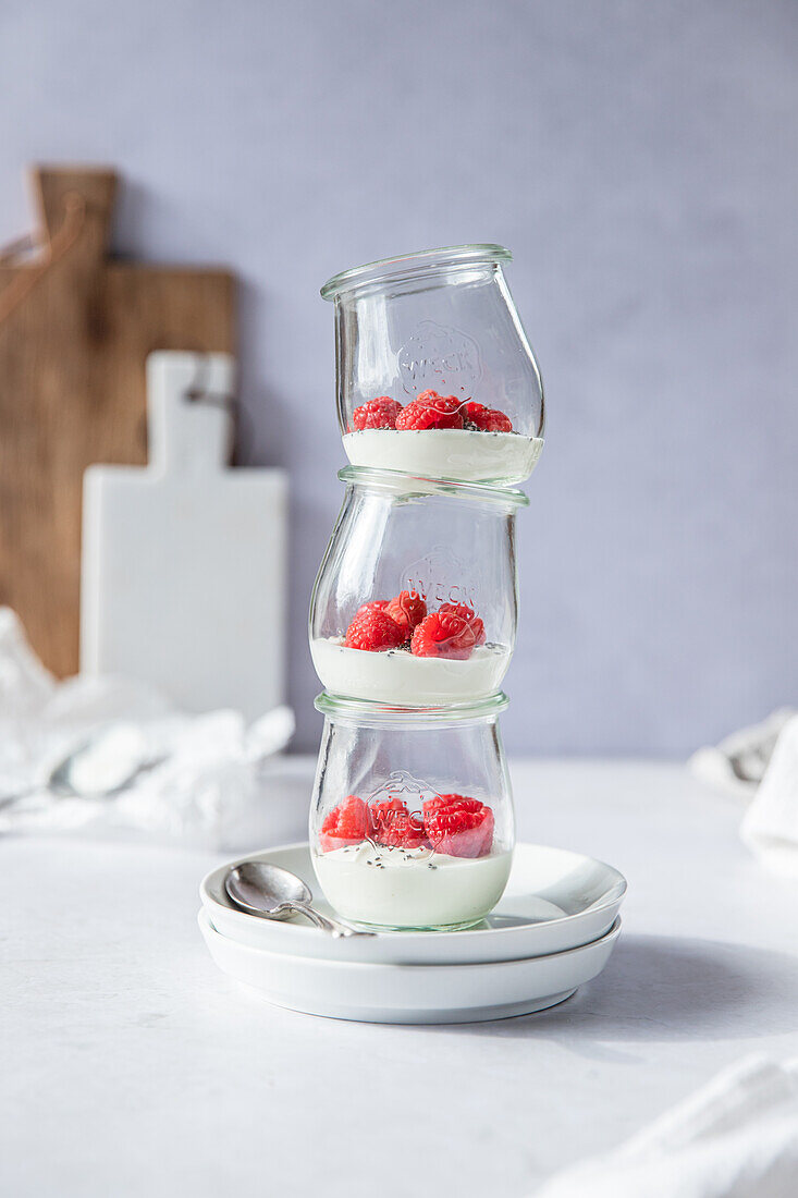 Jar tower with yoghurt and fresh raspberries
