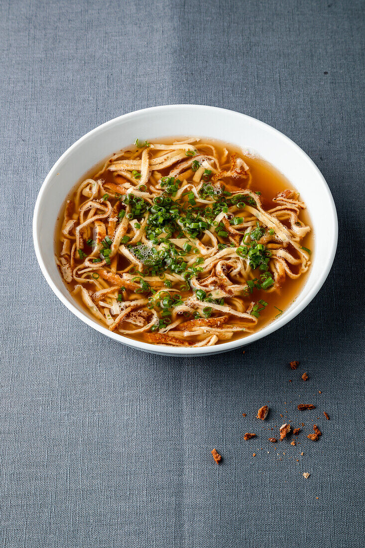 Flädlesuppe aus gekochtem Leiterstück vom Hinterwälderrind