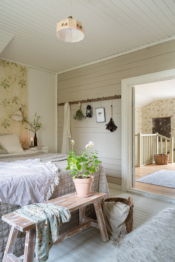 Double bed with silver-coloured bedspread and in bedroom