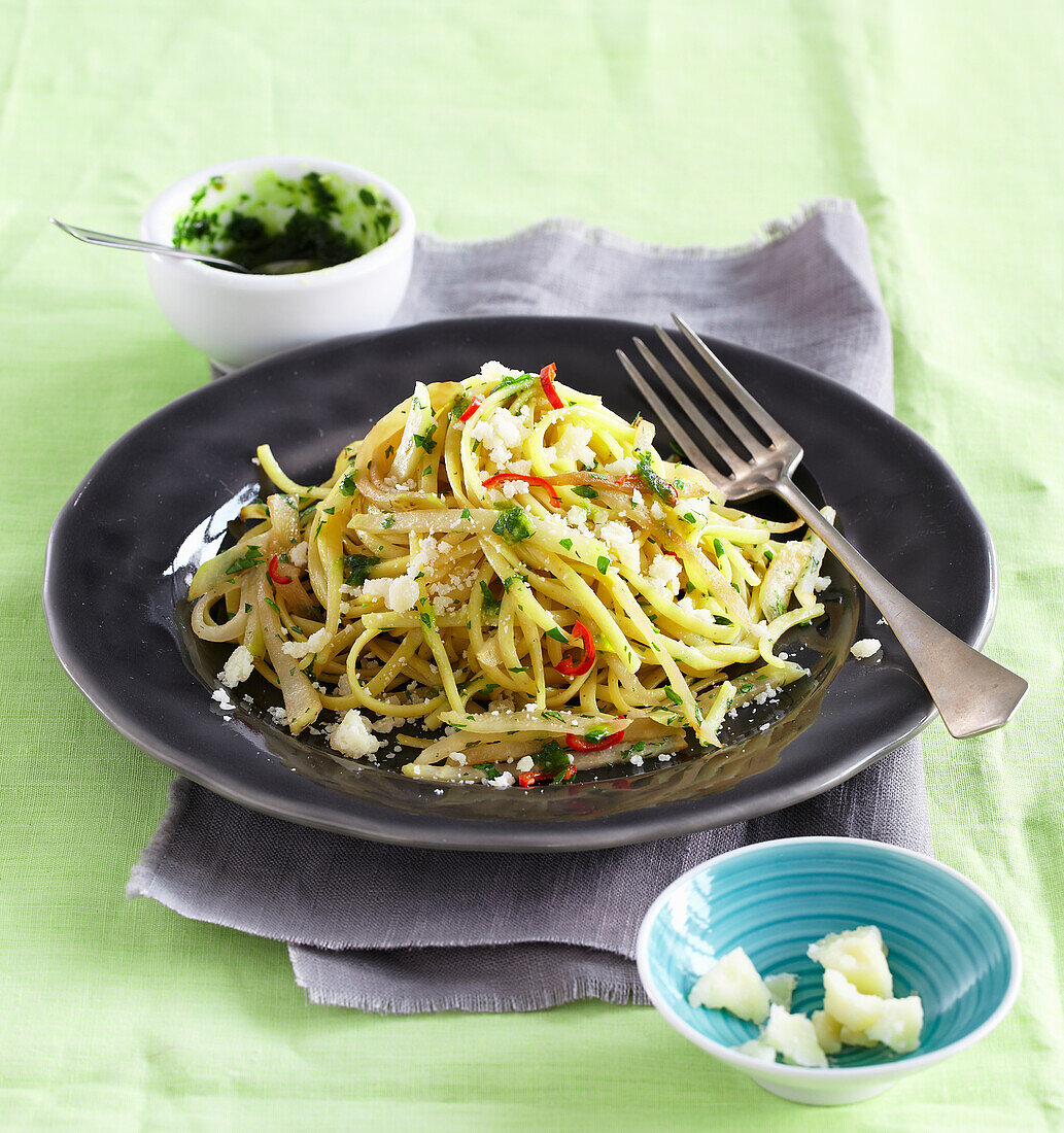 Spaghetti mit frittiertem Kohlrabi