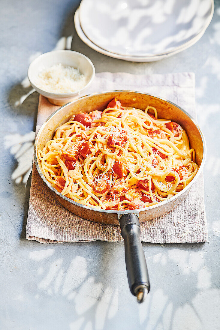 One-pan cherry tomato pasta