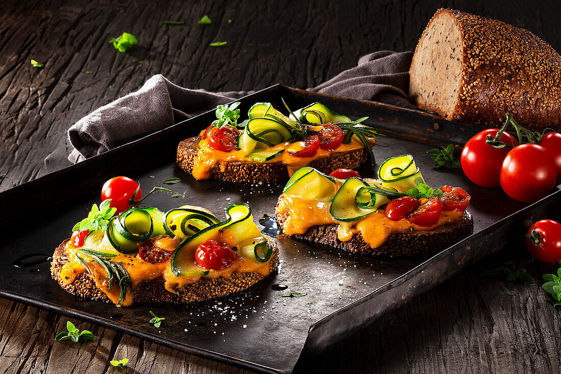 Three-grain bread with cheddar cheese, courgettes and tomatoes