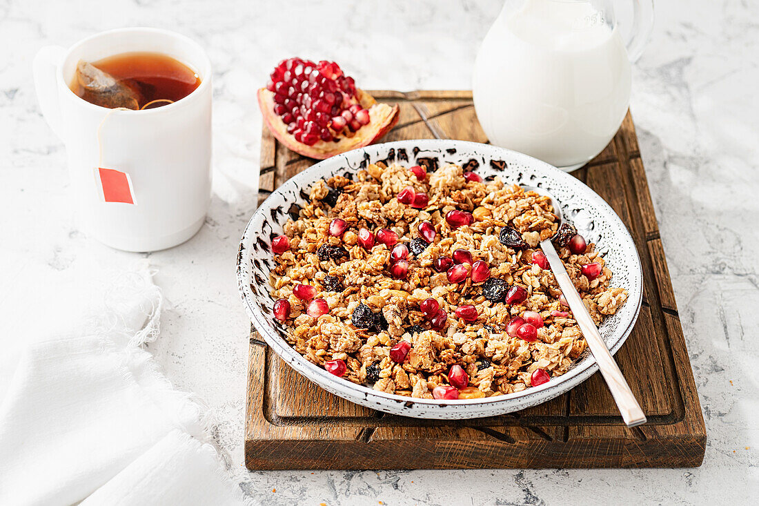 Granola with pomegranate and milk