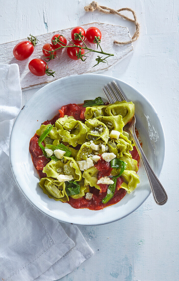 Tortellini with ramsons and tomato sauce