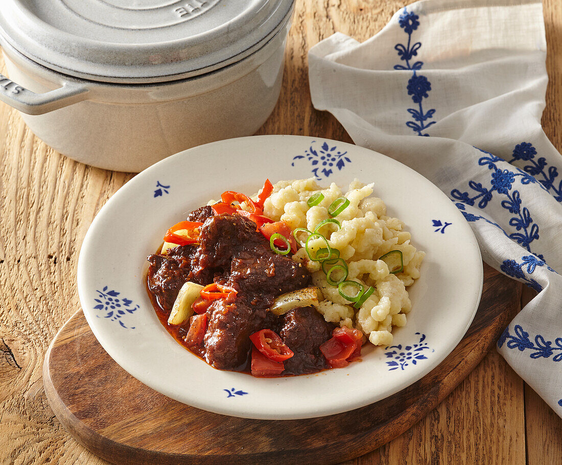 Ungarisches Gulasch mit Gnocchi