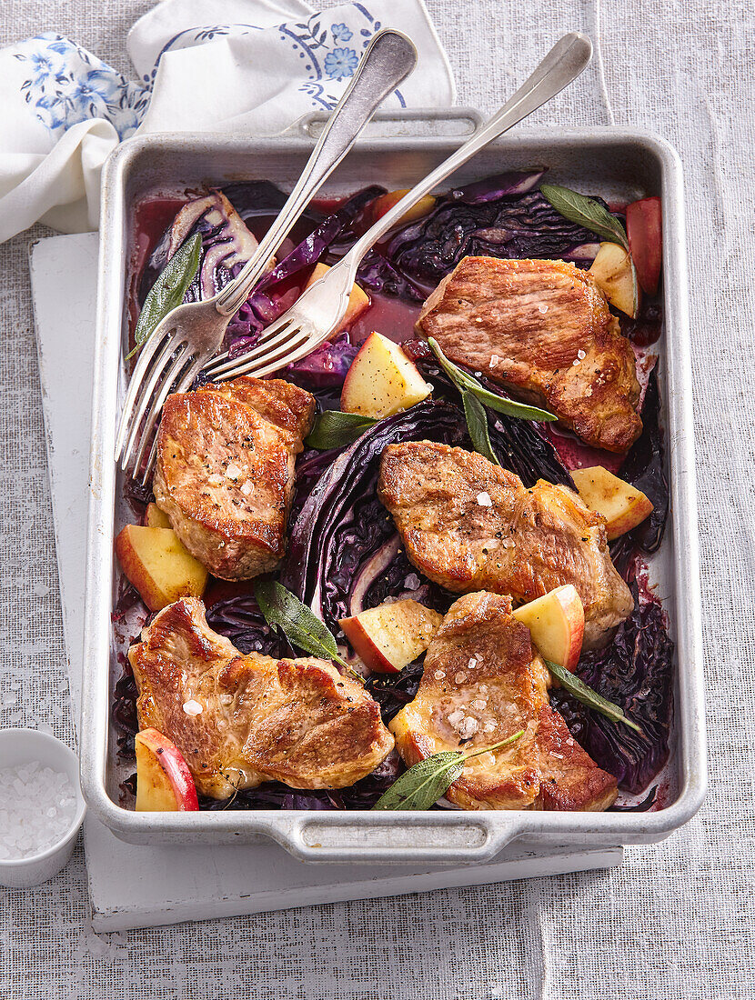 Pork slices with red cabbage and apples