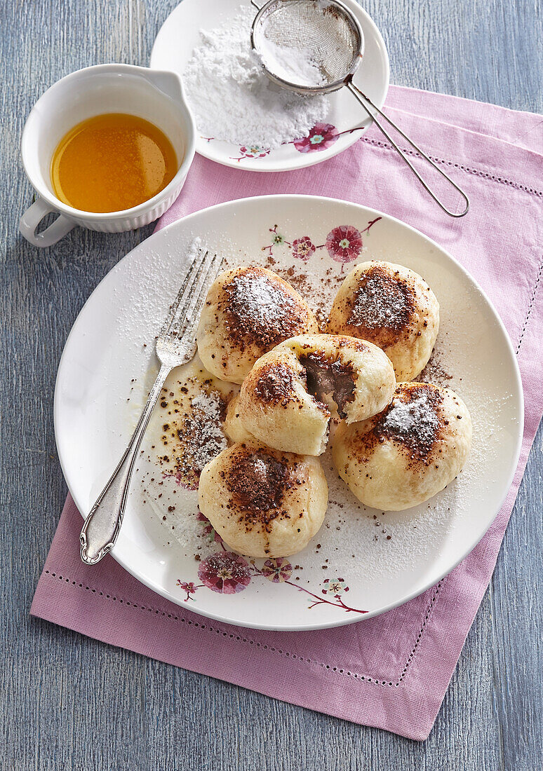 Yeast dumplings with chocolate