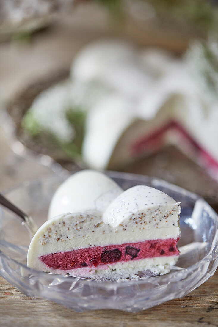 Ice cream cake with berries