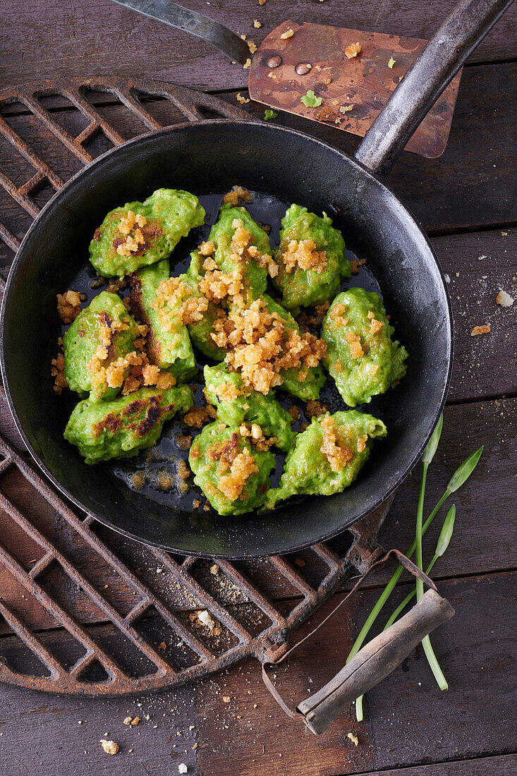 Wild garlic (ramp) gnocchi with breadcrumbs