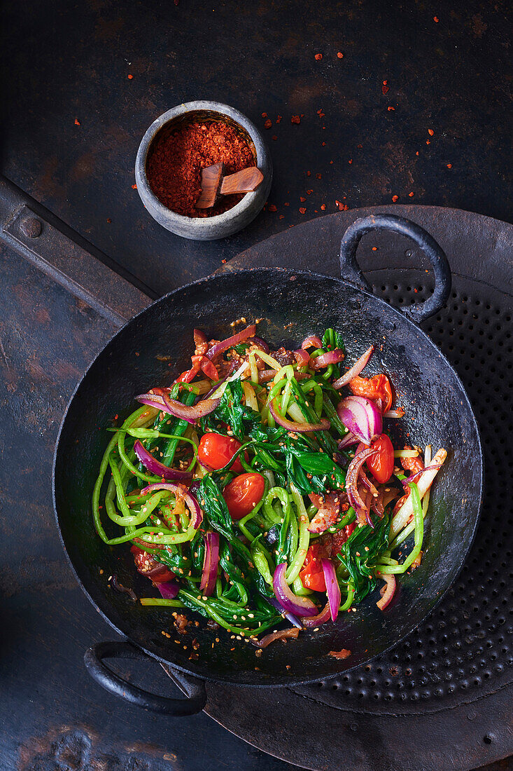 Wild garlic (ramp) with vegetables from the wok