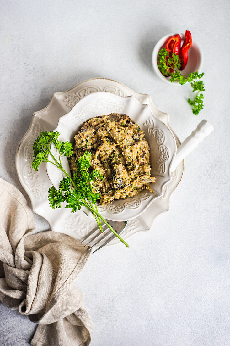 Georgische Auberginen mit Walnüssen und Koriander