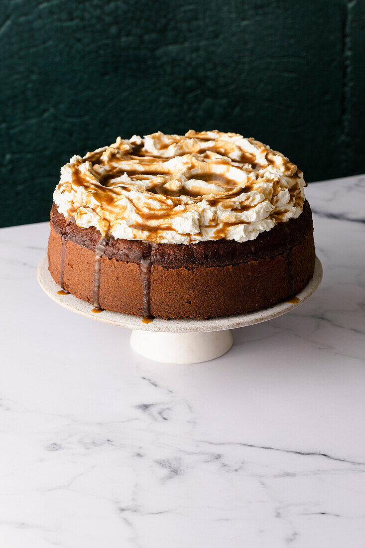 Karottenkuchen mit Frischkäse-Frosting und Dulce de Leche