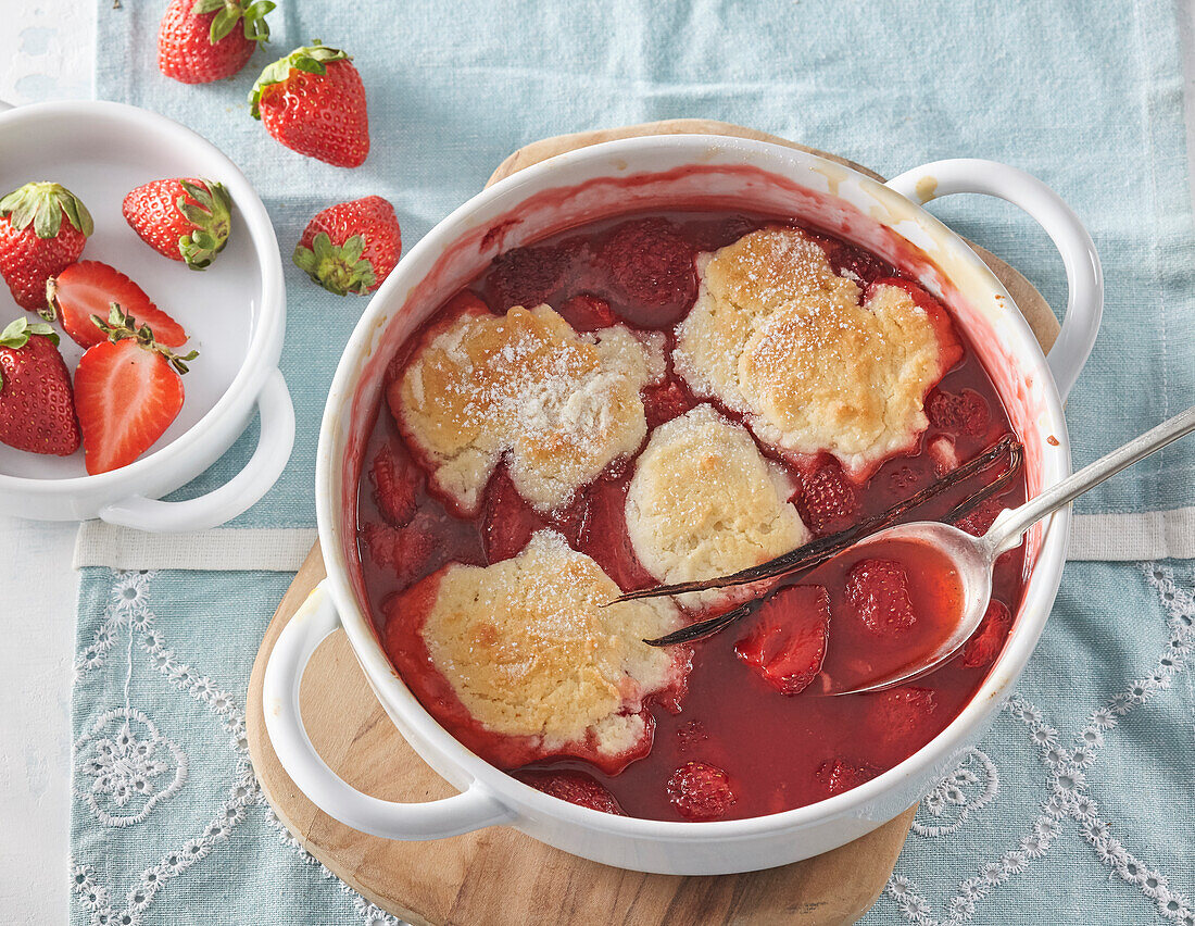 Gratinated strawberries with semolina dumplings