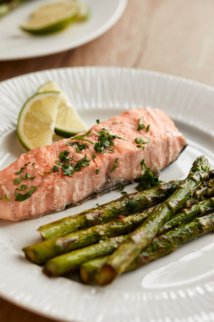 Freshly grilled salmon and asparagus, served on a plate