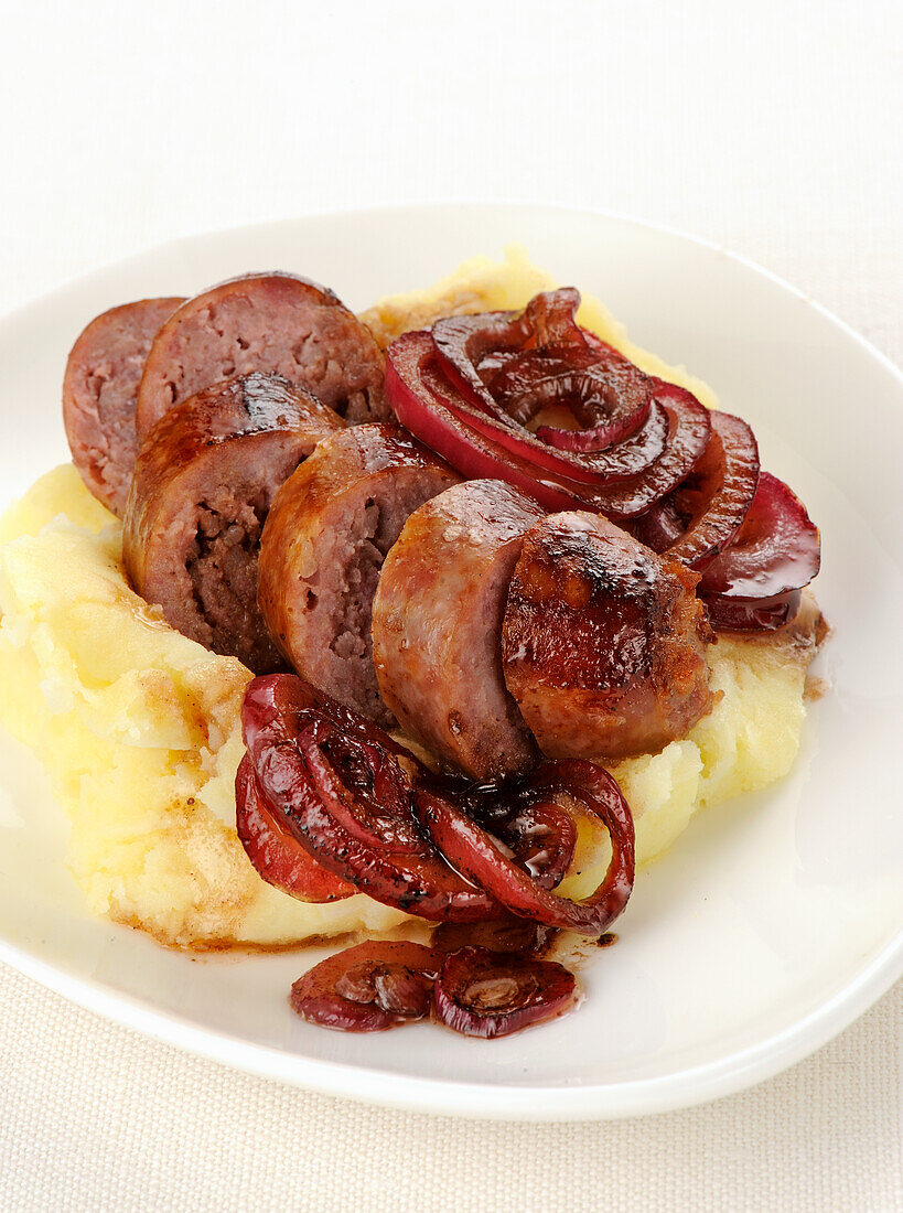 Sausage with onions and mashed potatoes