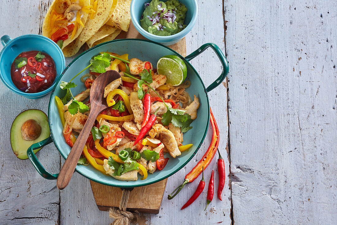 Fajitas with chicken and guacamole