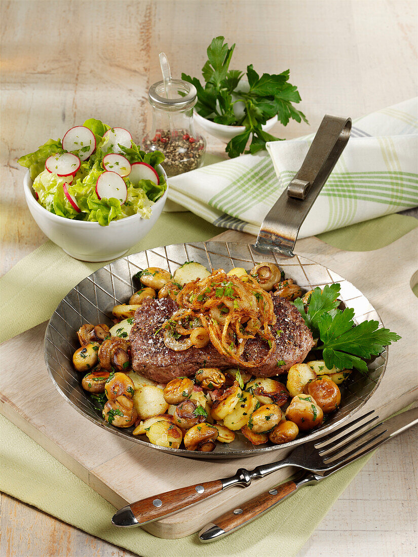 Onion steaks with fried mushrooms and fried potatoes