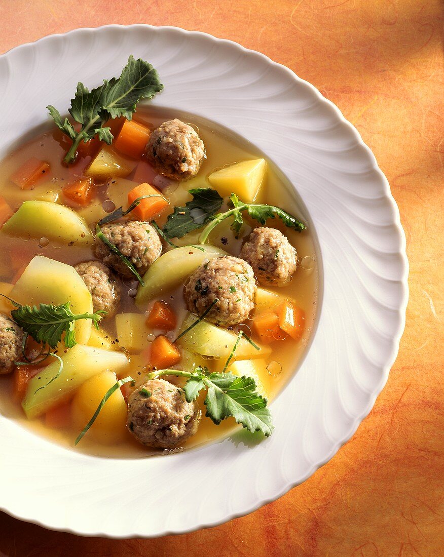 Gemüsesuppe mit Kohlrabi,Möhren,Kartoffeln & Fleischklösschen