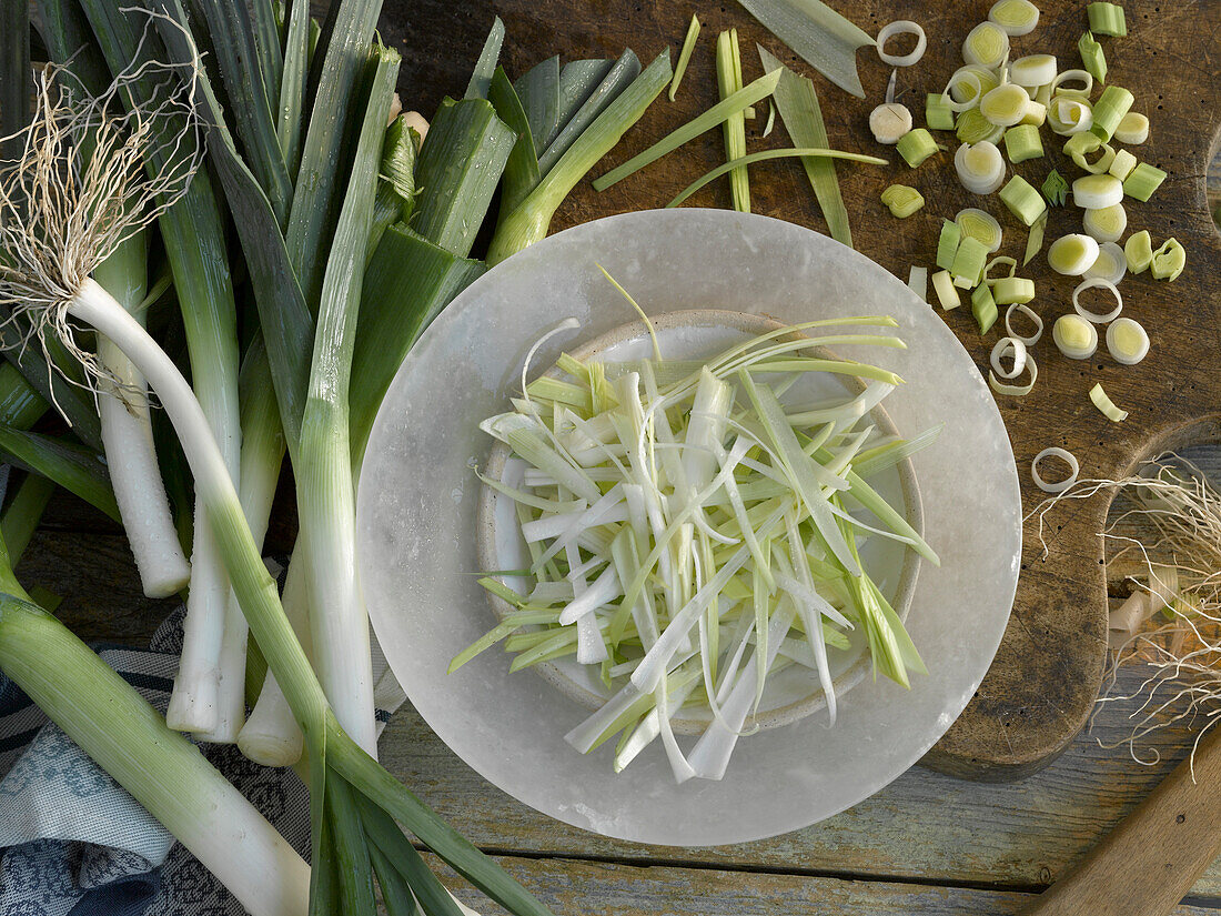 Still life with leeks and sliced leeks