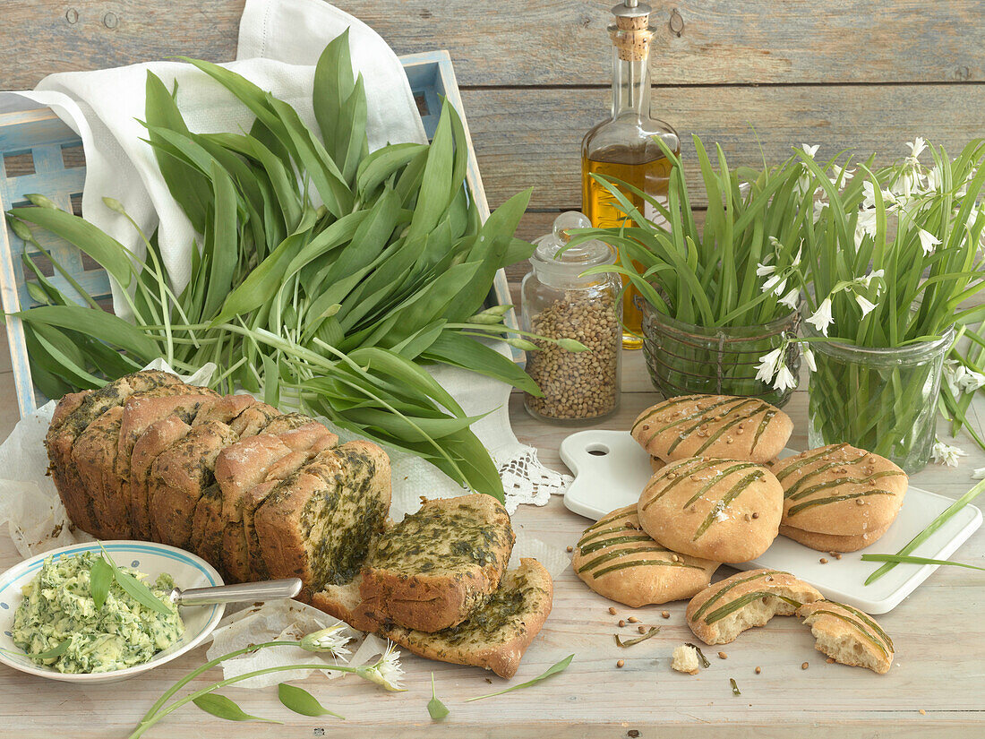 Bärlauch, Bärlauchbrot, Bärlauchbutter und Wilder Knoblauch, Brotfladen mit wildem Knoblauch