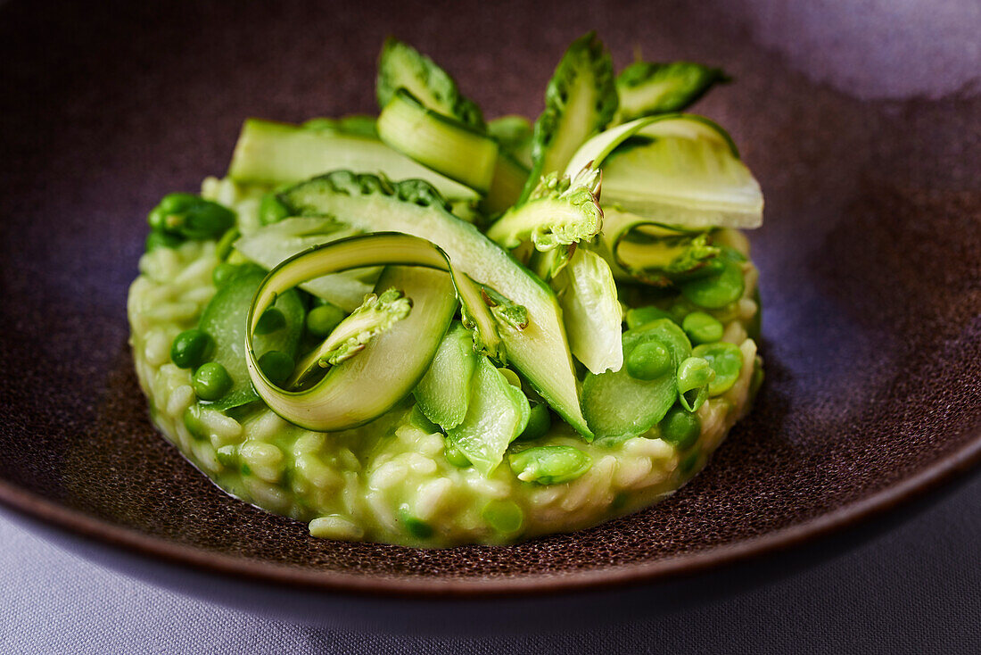 Risotto mit grünen Erbsen, Spargel und Saubohnen