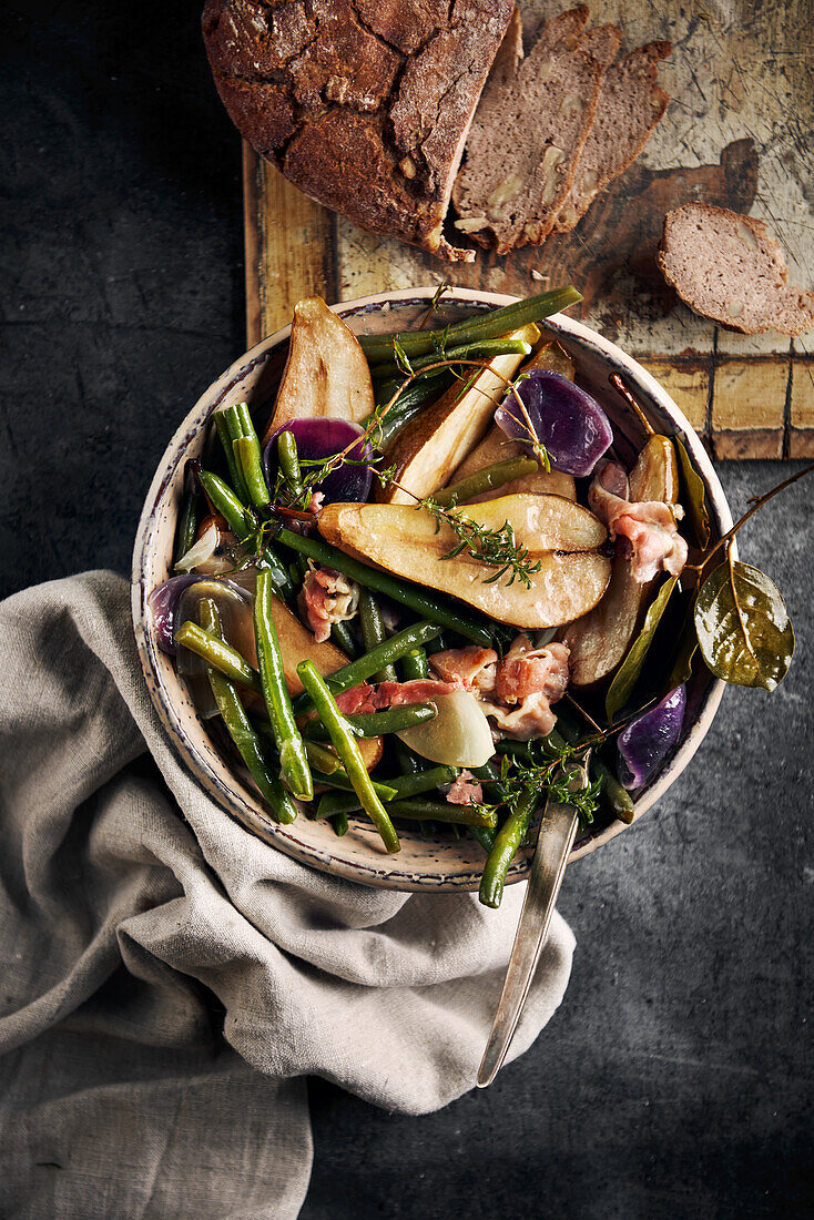 Stew with beans, pears and bacon, served with carrot-cashew bread