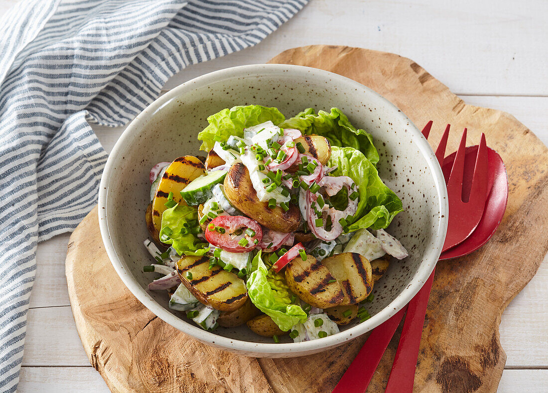 Gegrillter Bratkartoffelsalat mit Salat