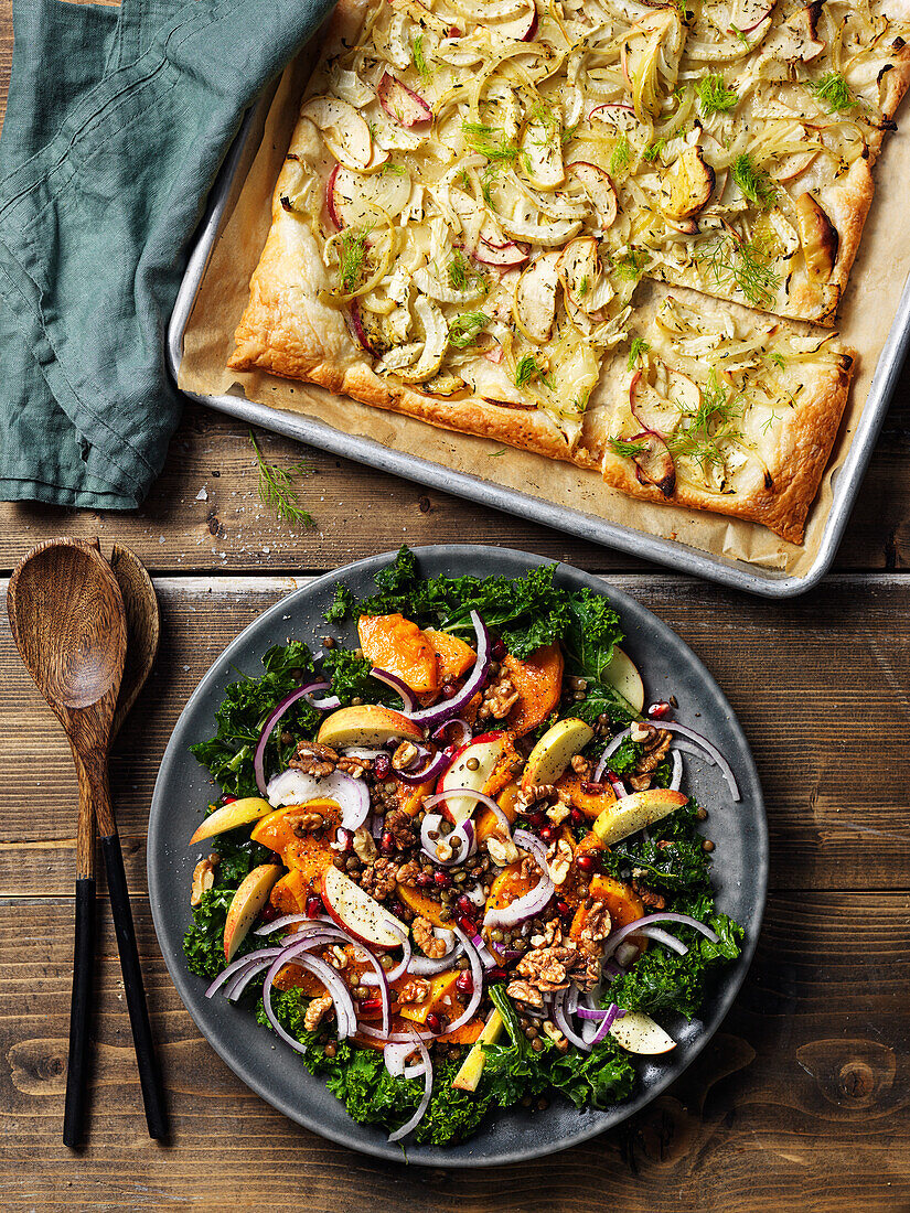 Pizza bianca mit Fenchel und Apfel, Grünkohlsalat mit Linsen, Butternusskürbis und Apfel