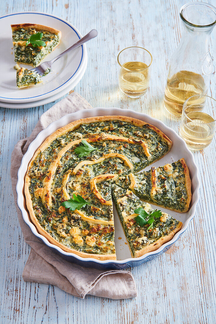 Spinatquiche mit Zwiebeln und Knoblauch