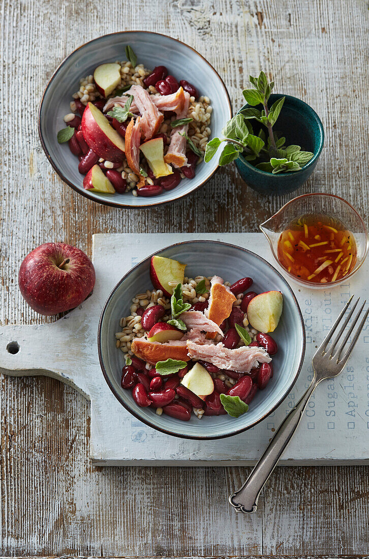 Kidneybohnensalat mit Apfel und geräuchertem Fleisch